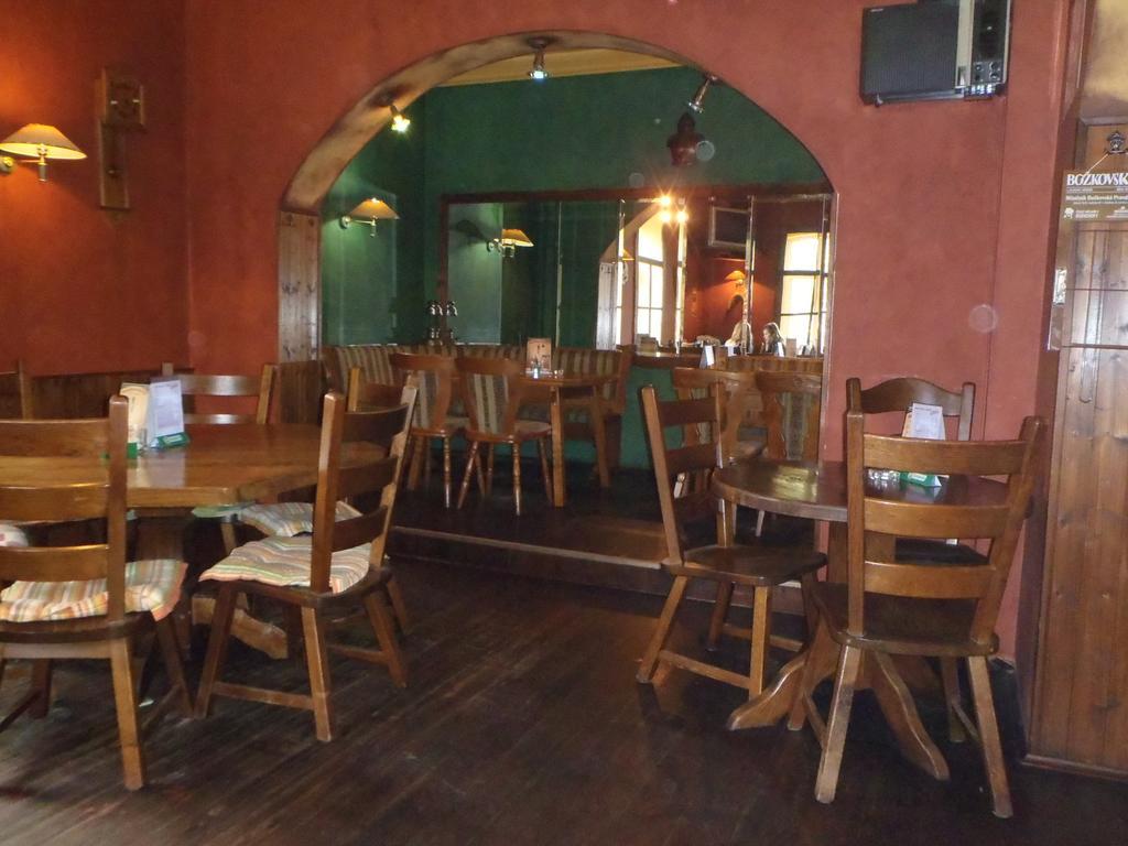 Pension A Restaurace Kulna Chomutov Exteriör bild